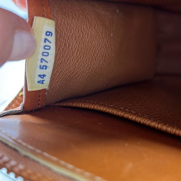 Dooney & Bourke Ivory Cream Pebble and Brown Leather Zip Crossbody Shoulder Bag - Picture 12 of 14